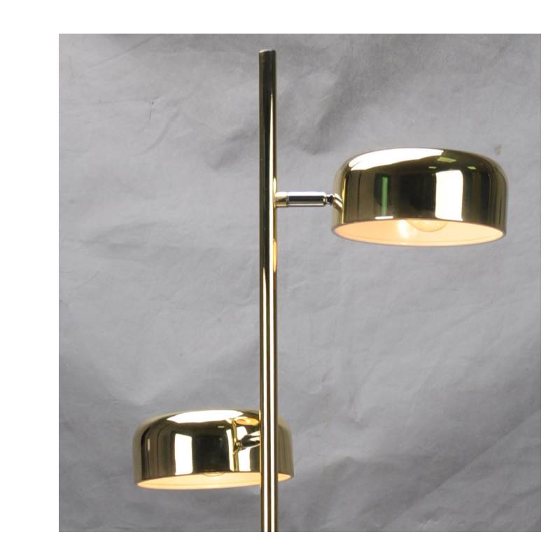 Lampa podłogowa z metalowym kloszem i funkcją regulacji