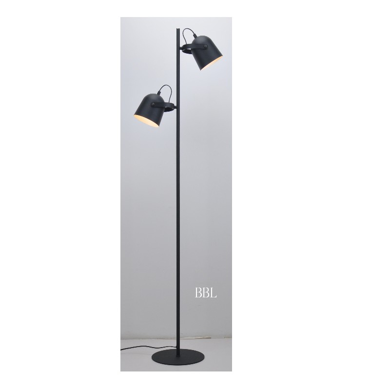 Lampa podłogowa z metalowym kloszem i funkcją regulacji klosza, płaska podstawa