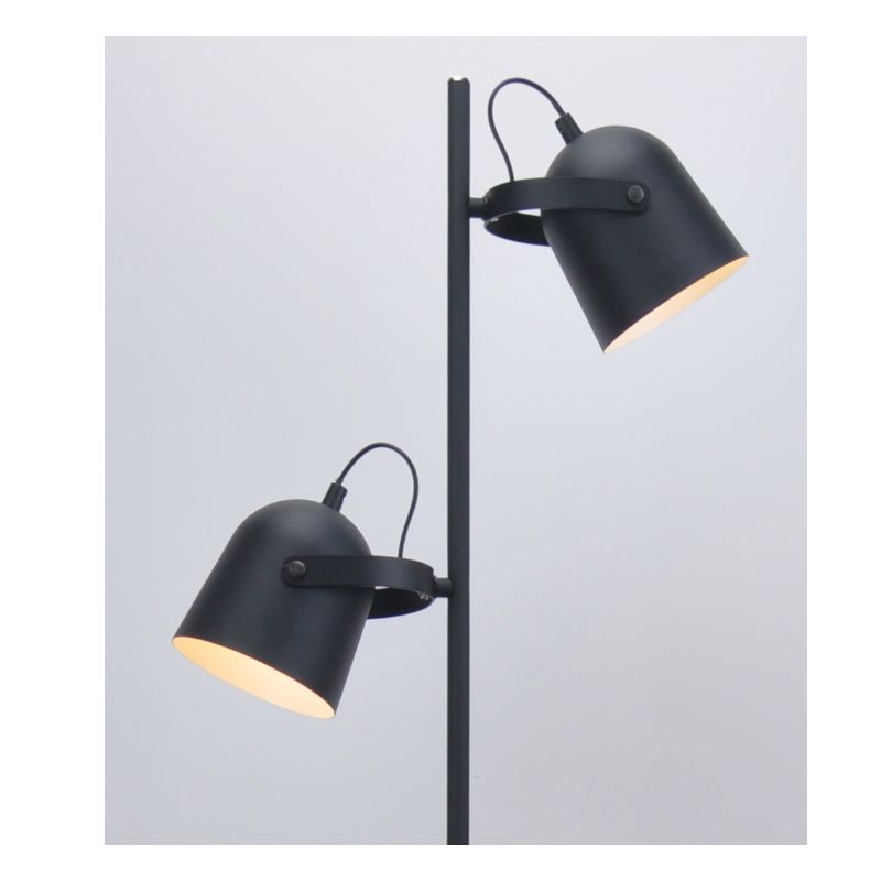 Lampa podłogowa z metalowym kloszem i funkcją regulacji klosza, płaska podstawa