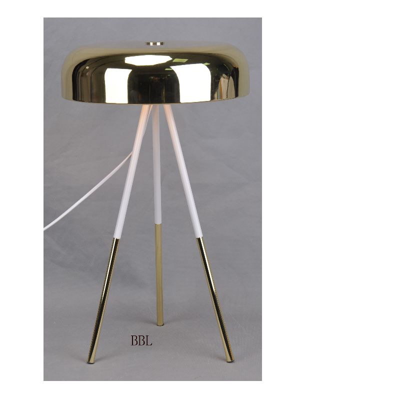 Statywowa lampa stołowa z metalowym kloszem