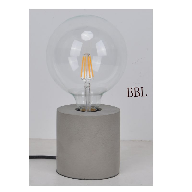 Lampa stołowa z betonową podstawą słupową
