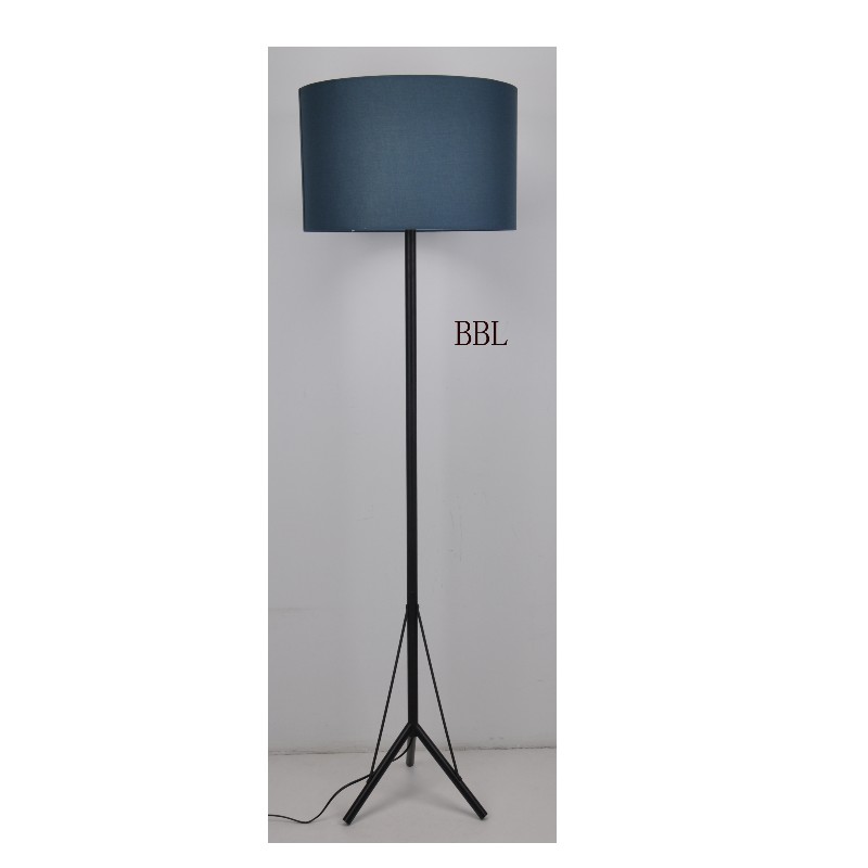 Lampa podłogowa z tkaniną